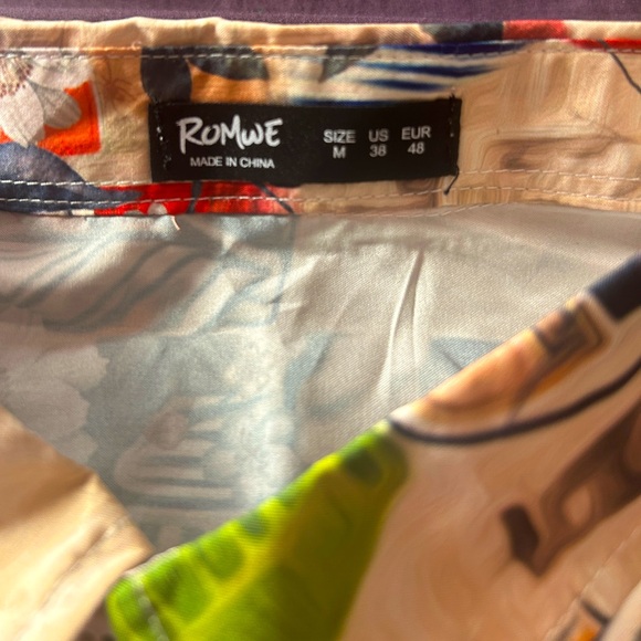 ROMWE Men’s Floral Hawaiian Shirt size M - Picture 4 of 4